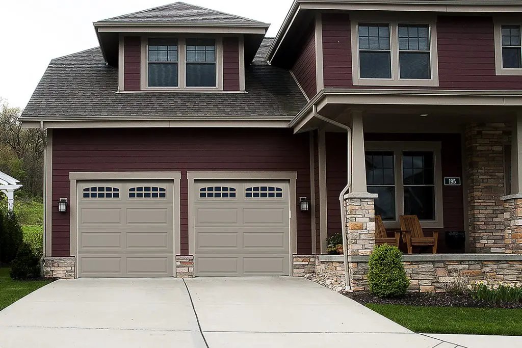 GARAGE DOOR REGENCY - Model 67 - Concore Garage Doors